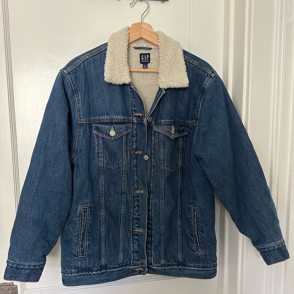 Gap Oversized Women’s Denim Jacket with Cream Sherpa Lining